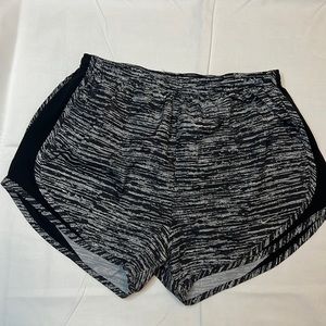 Nike Women's Tempo Running Shorts Size Medium